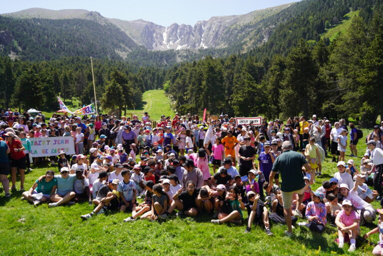 1000 enfants à la neige : la Fête de la Montagne réunit 400 personnes au Cambre d’Aze